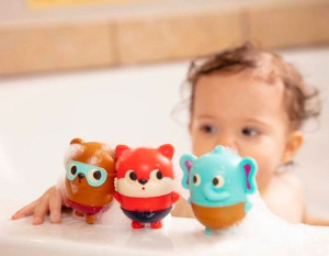 B. Toys, Squish & Splash – zestaw trzech rozkręcanych sikawek ze słonikiem,