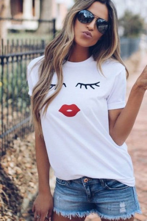 T-shirt damski z nadrukiem usta rzęsy XXL