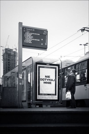 Nie dotykaj mnie - plakat premium 30x40 cm