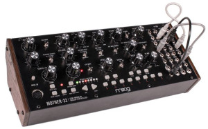 Moog Mother 32 Syntezator