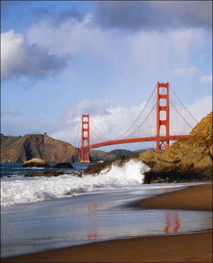 Crashing Surf Below the Golden Gate Bridge. - plak