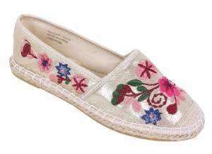 Złote espadryle w haftowane kwiaty