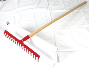 12387 Grabie ogrodowe nitowane 16 zębów, trzon: 130cm