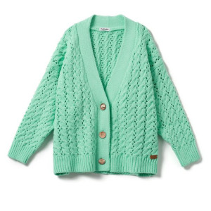 Modny sweter damski w warkoczowy splot