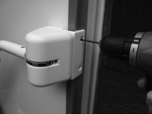 Zabezpieczenie Drzwi Zamek Kit Security Handral Door Frame Kit - Thule