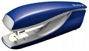 LEITZ zszywacz średni metalowy 55620069 niebieski