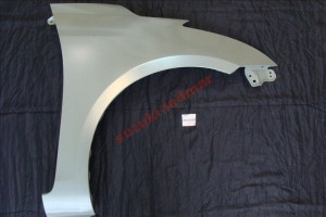 Suzuki Swift Mk7 2010- Błotnik Przód Prawy
