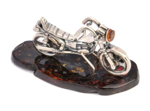 Figurka "Motocykl" z koniakowym bursztynem