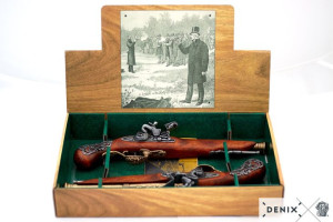 REPLIKI DWA BRYTYJSKIE PISTOLETY w lakierowanym pudełku DENIX MODEL 2-1196