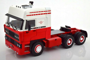 RK DAF 3600 Space Cab, czerwony/biały