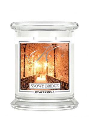 Kringle Candle Średnia świeca zapachowa z dwoma knotami Snowy Bridge 411g
