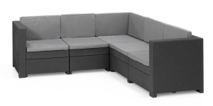 Rattanowa sofa ogrodowa   szare poduszki