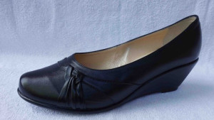 -40% skórzane czarne  czółenko koturn 6 cm  40