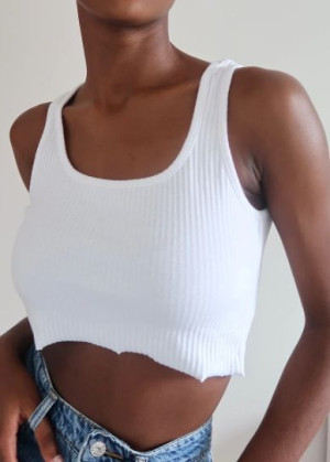 Biały krótki crop top Pretty Little Thing 40