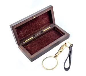 Mini lupa w pudełku drewnianym MAG-0493; 8x3,5cm