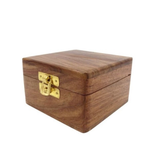 Drewniane pudełko na prezent 10 x 10 x 6 cm - WB57