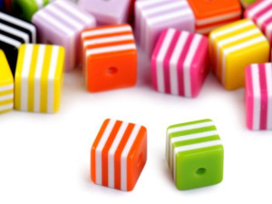 Kostki Plastik W Paski Mix 7x8mm 6szt