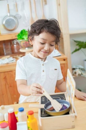 Garnki i akcesoria do zabawy w gotowanie, Plan Toys