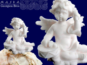 Aniołek grający na tamburynie -alabaster grecki
