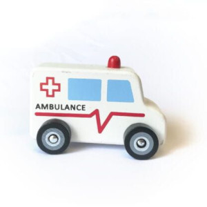 Małe drewniane pojazdy - autka - Ambulans