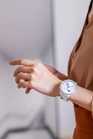 Smartwatch damski SAYBERG E23 biało-srebrny na pasku skórzanym