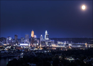 Dusk view of the Cincinnati, Ohio skyline., Carol Highsmith - plakat 60x40