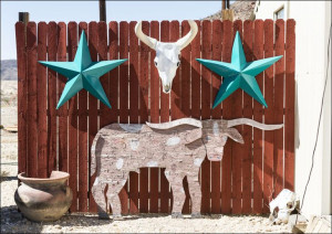 Funky art in Big Bend National Park in Texas., Carol Highsmith - plakat 70x