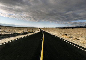 Road through Death Valley., Carol Highsmith - plakat 84,1x59,4 cm