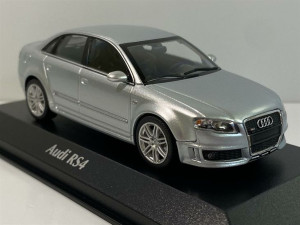Audi RS4 2004 Silver Metallic Minichamps 1:43