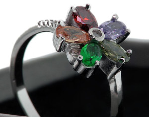 Srebrny Pierścionek Kwiat Cyrkonie Kolor 925 R.17