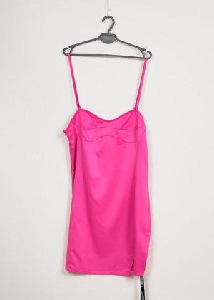 Sukienka Różowa Prettylittlething R. 44
