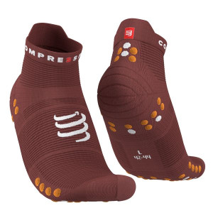COMPRESSPORT Skarpetki do biegania krótkie ProRacing Socks V4 bordowe
