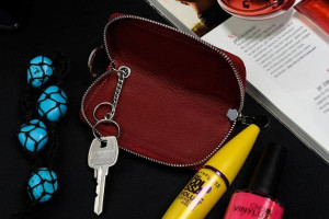Czarne etui na klucze skórzane Alessandro S46