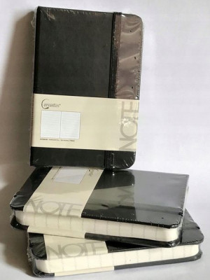 notes czarny notesik elegancki linia szeroka A7 96kartek z gumką mały