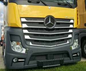 MERCEDES ACTROS MP4 od 2011 Nakładki na grill STAL