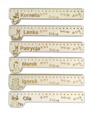 Pasowanie na ucznia linijki dzieci klasy szkoły