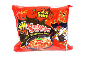Zupka makaron ramen SUPER ostry kurczak 140g