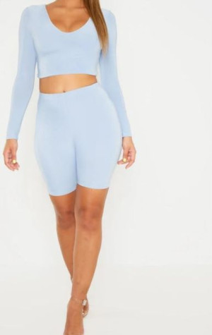 Niebieski crop top PRETTYLITTLETHING 38