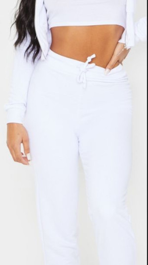 Białe spodnie dresowe joggery PrettyLittleThing 44