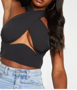 PRETTYLITTLETHING czarny crop top wiązany 44