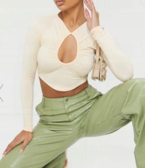 Kremowy crop top PRETTY LITTLE THING 36