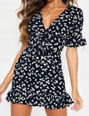 Sukienka w kwiaty czarna Pretty Little Thing 44