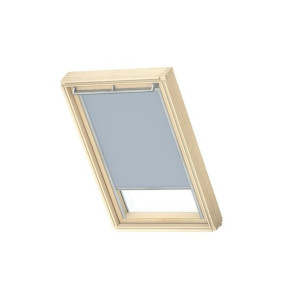 Roleta zaciemniająca do okna dachowego 78x140 cm błękitna z aluminiową ramą