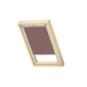 Roleta zaciemniająca do okna dachowego 78x118 cm różowa z aluminiową ramą V