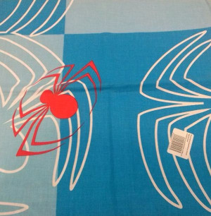 Poszewka bawełniana 40x40 Spiderman niebieska szachownica czerwony pająk 11