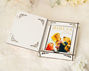 Biblia w pudełku z grawerem Pamiątka I Komunii Świętej  OBK-1