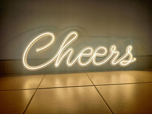 Podświetlany napis CHEERS ślub drink bar reklama