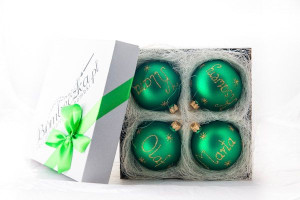 Cztery bombki na prezent z imieniem / dedykacją zielone 8 cm