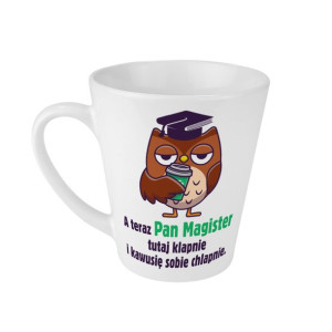 Kubek latte biały dla świeżo upieczonego Pana Magistra.