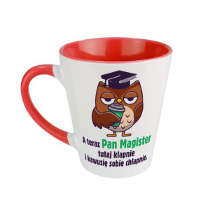 Kubek latte czerwony dla świeżo upieczonego Pana Magistra.